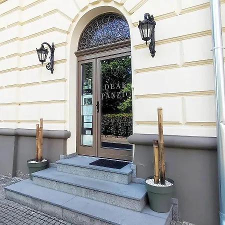 Deák Panzió Alojamento de Acomodação e Pequeno-almoço