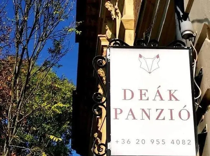 Deak Panzio לינה וארוחת בוקר 3*